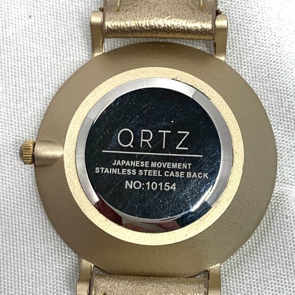 Minimalist Unisex Gold Leather Analog Watch With QRTZ Japanese Movement - Picture 6 of 9